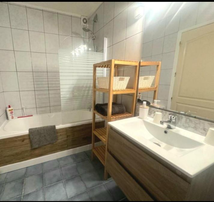 La Villa Du Menhir Chambre D'Hotes Bize-Minervois Bagian luar foto